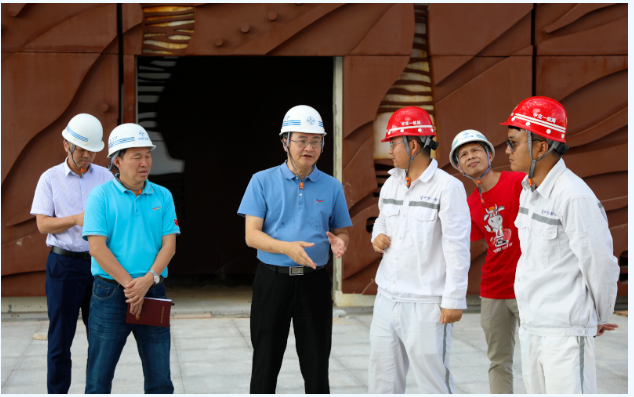 歡迎三沙市市委常委，市長鄧忠蒞臨我司承接的三沙廣場項目，三沙文體館項目現(xiàn)場調(diào)研并指導(dǎo)